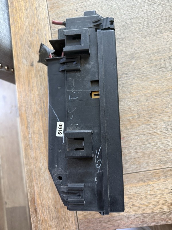 2005-2006 Jeep Grand Cherokee Fuse box and Relay Center Used 56050736AD OEM