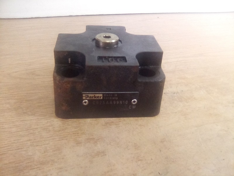 Parker C025AA99N10 Valve