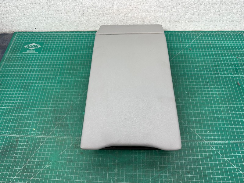 17-20 Audi A3 S3 Sedan REAR SEAT ARMREST W/ CUPHOLDERS OEM