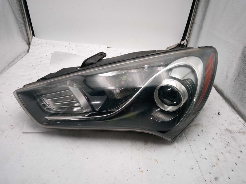 2015 Hyundai Genesis Left Headlight Assembly White OEM 432245 114K Miles