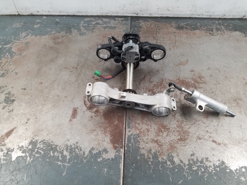 2012 08 - 18 Suzuki Hayabusa Triple Tree / Ignition - No Key #0863 S2