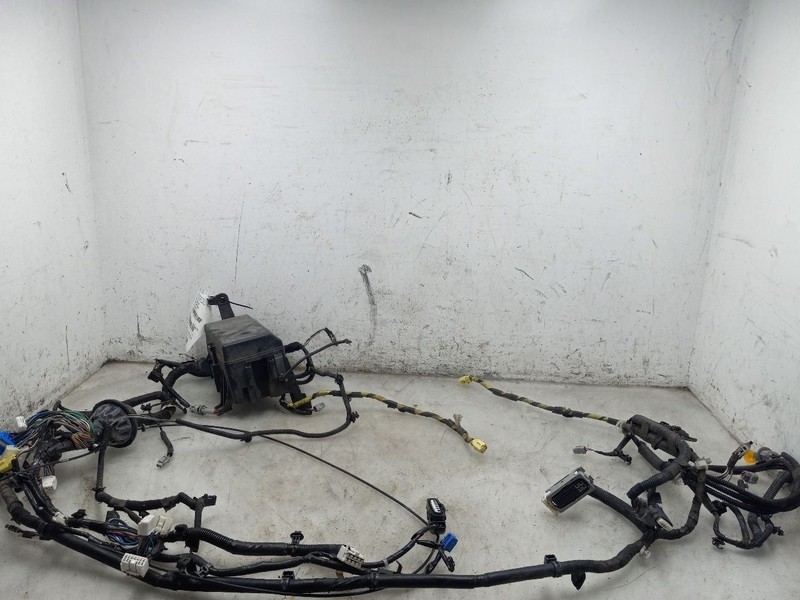 05 06 07 08 TOYOTA TACOMA SR5 ENGINE FUSE BOX 4CYL 2TRFE