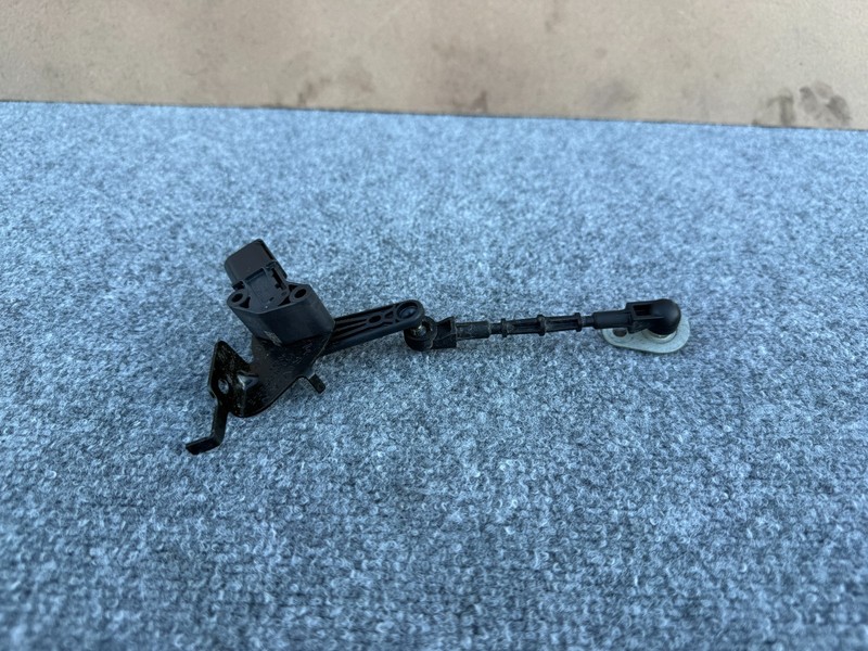 RIVIAN R1S R1T 22-26 OEM SUSPENSION HEADLIGHT RIDE HEIGHT LEVEL SENSOR ASSEMBLY