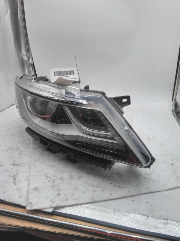 Used Right Headlight Assembly fits: 2017 Lincoln Mkc Right Grade C
