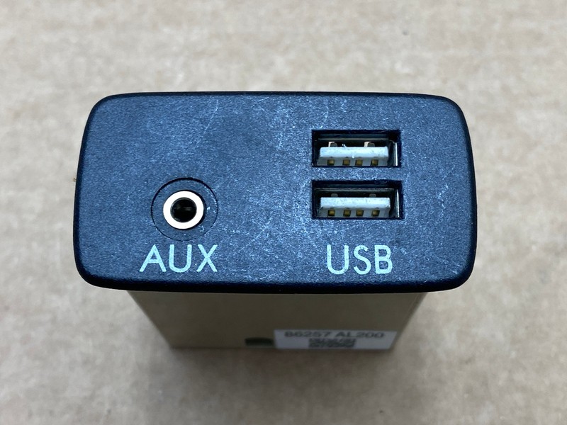2016-2017 SUBARU CROSSTREK AUX AUXILIARY USB PORT OEM LOT773