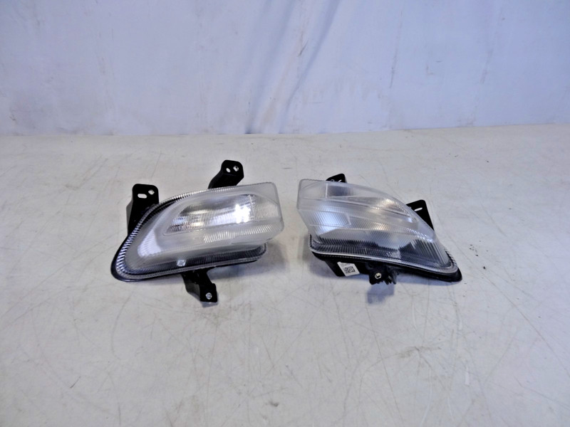 2015-2018 Jeep Renegade Led Fog Light Set Driver and Passenger Side Original Oem