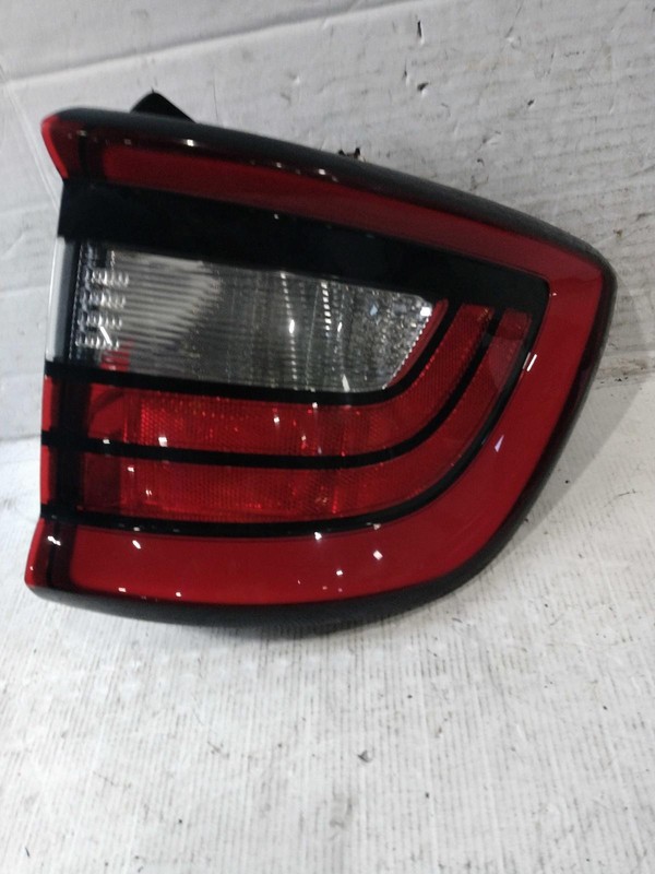 2017 Dodge Durango Right Tail Light Assembly Grey 389131 Used 127k Miles