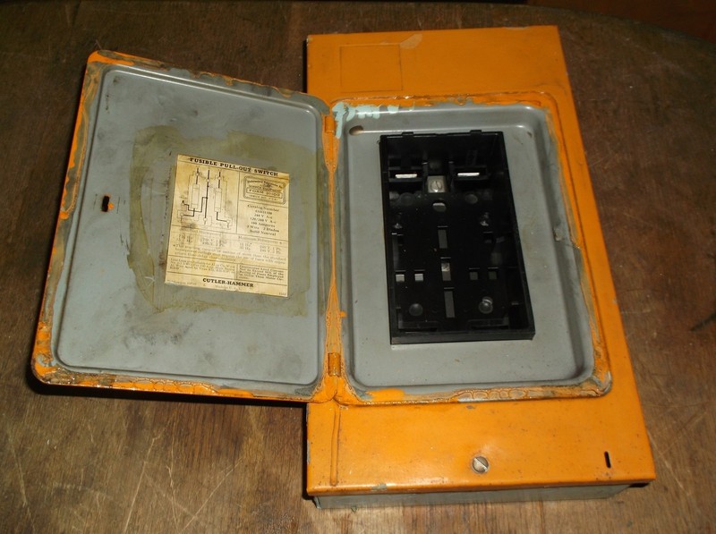 Cutler Hammer 4336H100 Fusible Pull Out Switch w/ Enclosure Form 31-100 X-581