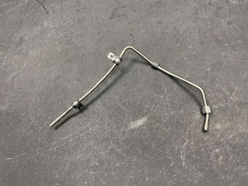 High Pressure Fuel Pump Supply Tube Pipe 2018 BMW X1 13537639981 2016 2017 2019