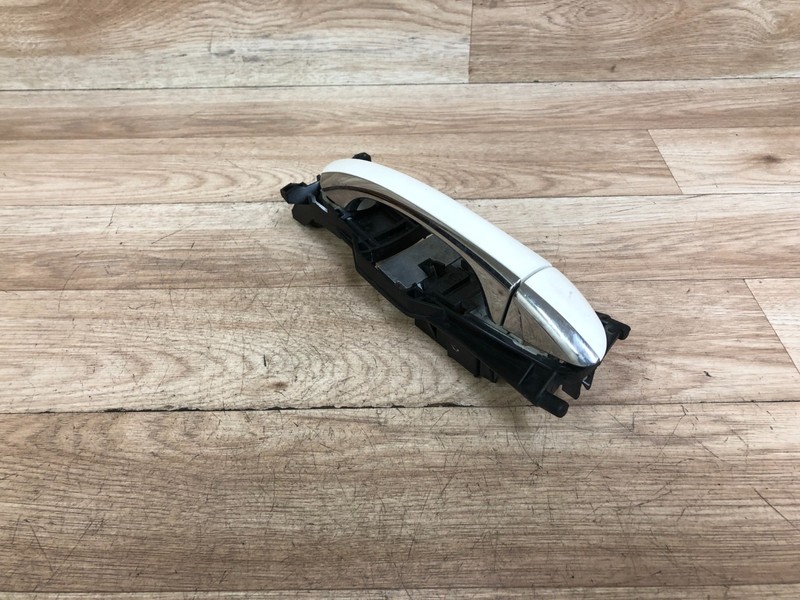 MERCEDES BENZ OEM W219 CLS500 FRONT PASSENGER SIDE DOOR HANDLE WHITE 05-11