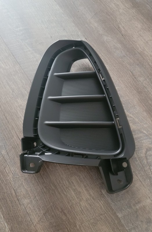 2019 2020 Kia Sorento Front Bumper Foglight Trim Bezel Right RH 86526-C6500 OEM
