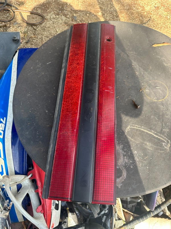 90-91 MITSUBISHI ECLIPSE CENTER TAILLIGHT GARNISH PANEL - BLACK STRIPE