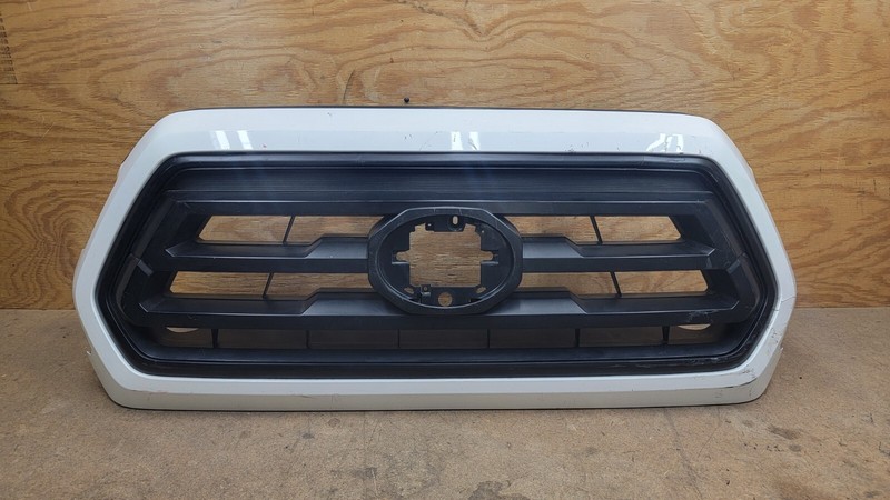2016 2017 2018 2019 2020 2021 2022 Toyota Tacoma SR5 Front Grille OEM "DAMAGED"
