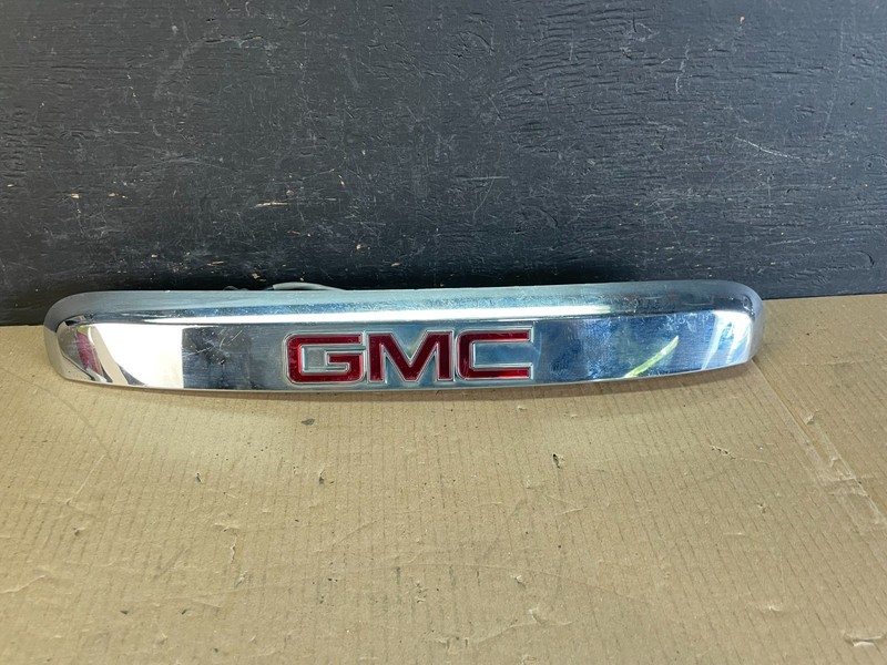2007-2012 GMC Acadia Chrome Tailgate Rear Finish Molding W/O Camera AE3648DG