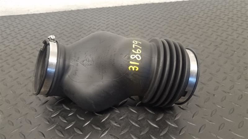 03-06 GMC Savana 3500 4.8L 5.3L 6.0L Air Cleaner Outlet Duct OEM 15104215