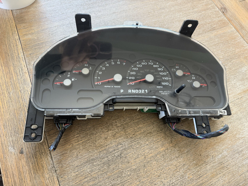 2003 FORD EXPLORER SPEEDOMETER CLUSTER MPH 1L2F10894 MILES 185,501 2002 2001