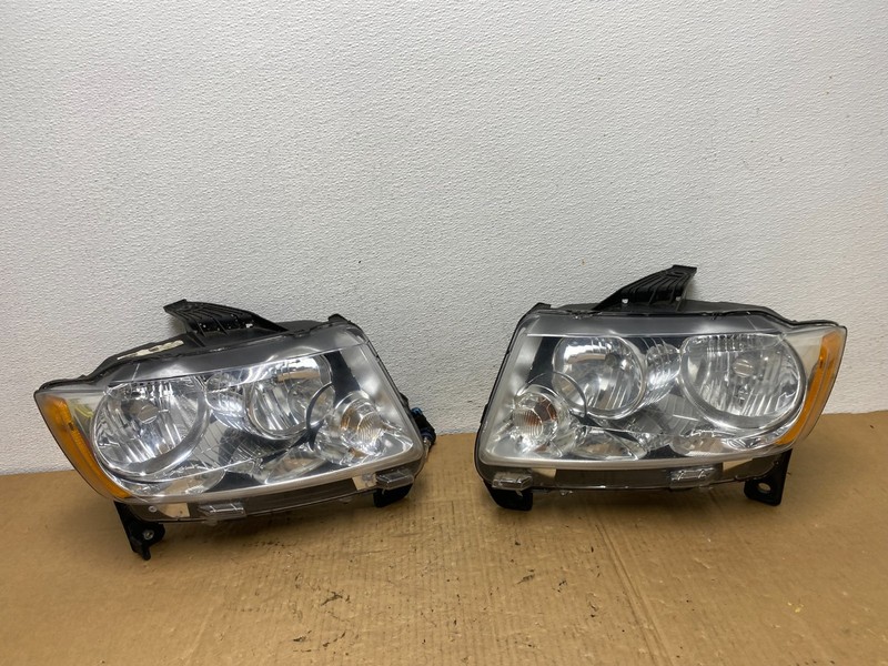 2011-2013 Jeep Grand Cherokee Left+Right Halogen Headlights AC7746 DW
