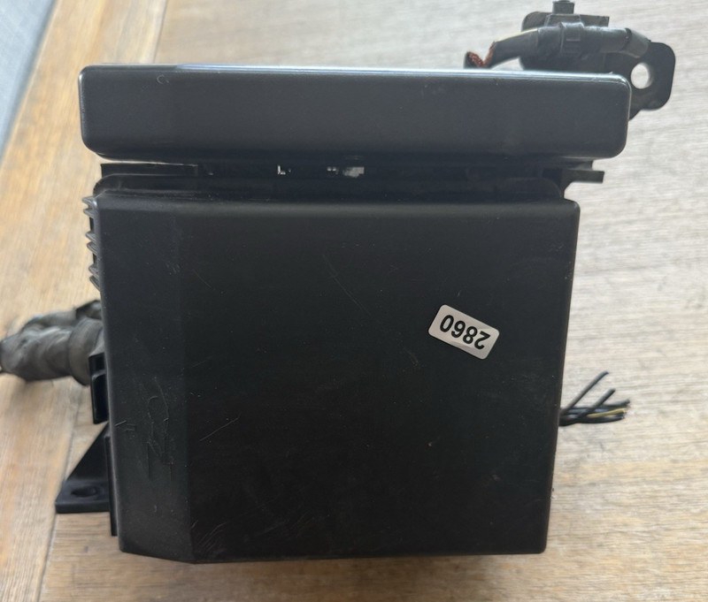 2004-2011 Mitsubishi Endeavor 3.8L Fuse Box Engine Compartment OEM