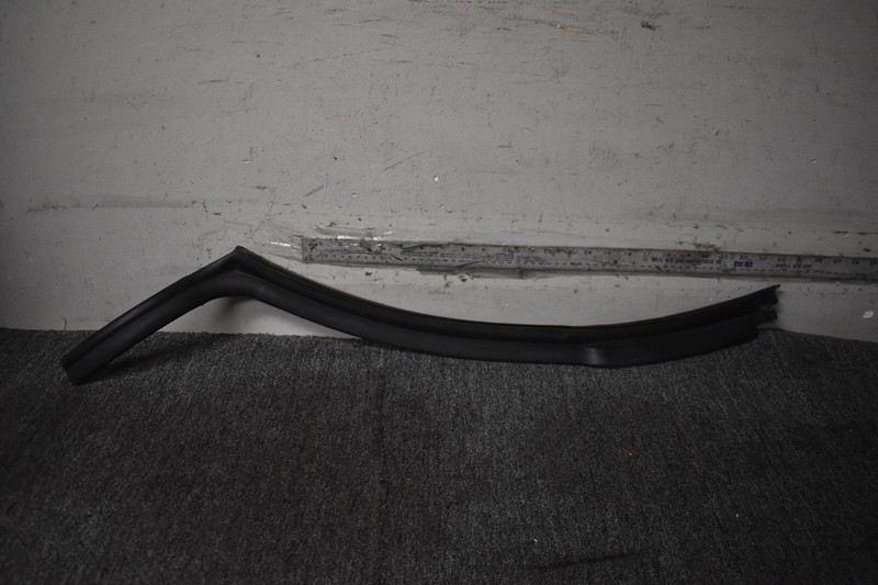 2013-2019 LAND ROVER WEATHER STRIP SEAL RIGHT SIDE FACTORY OEM