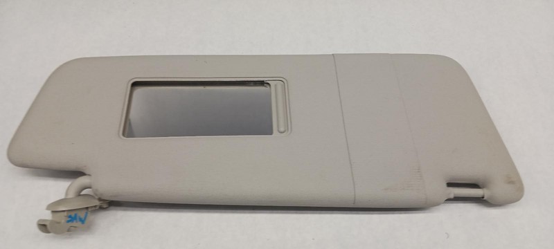17-'20 VOLKSWAGEN PASSAT right passenger Sun visor OEM