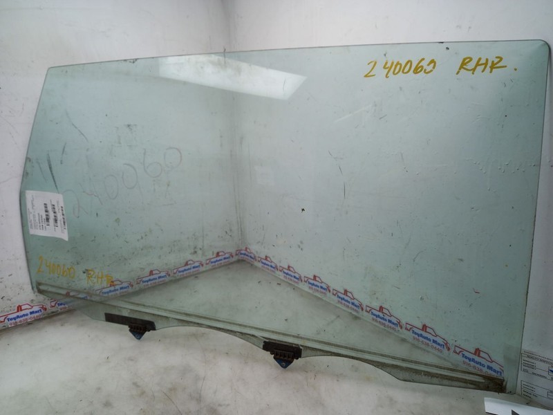 04-10 TOYOTA SIENNA LE REAR PASSENGER RIGHT DOOR GLASS