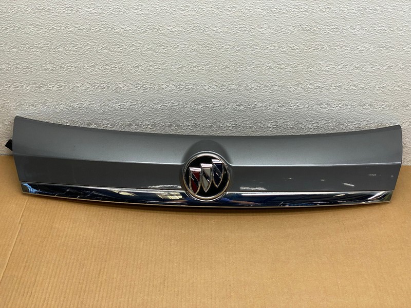 2017-2019 BUICK ENCORE TRUNK TAILGATE LIFT HANDLE CAMERA EMBLEM TRIM OEM LOT677