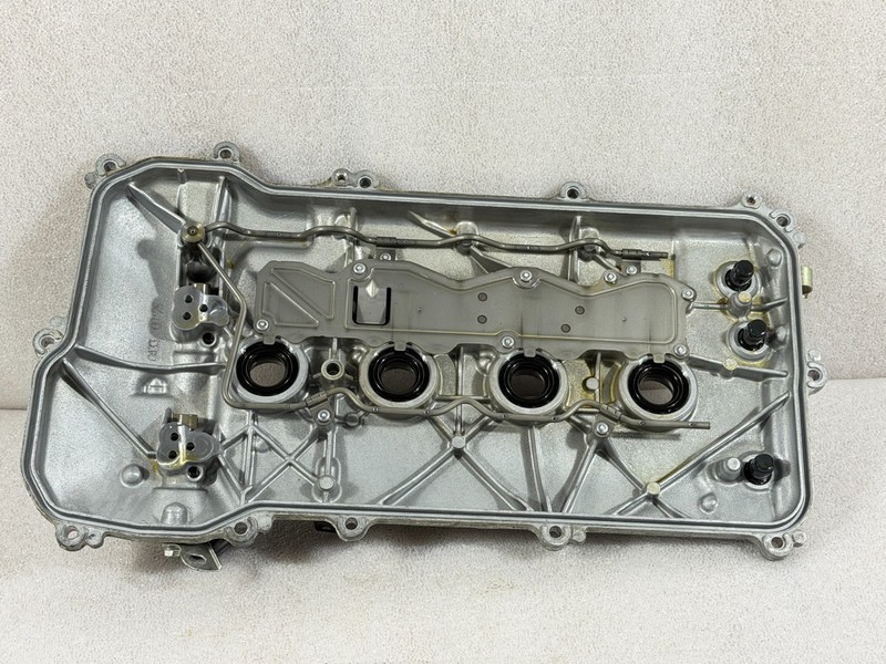 2018-2022 TOYOTA C-HR ENGINE VALVE COVER 11201-0T060 OEM