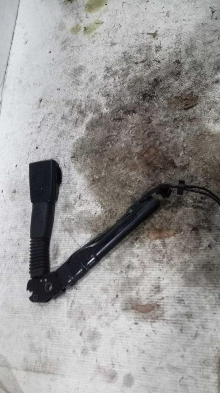 2015 BMW X1 Front Right Seat Belt OEM White 72117213564 141K Miles