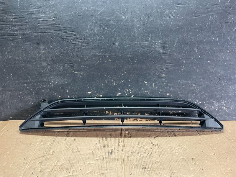 2017 to 2021 Nissan X-Trail Front Lower Grille Grill OEM 62254-6FR0A Z5923