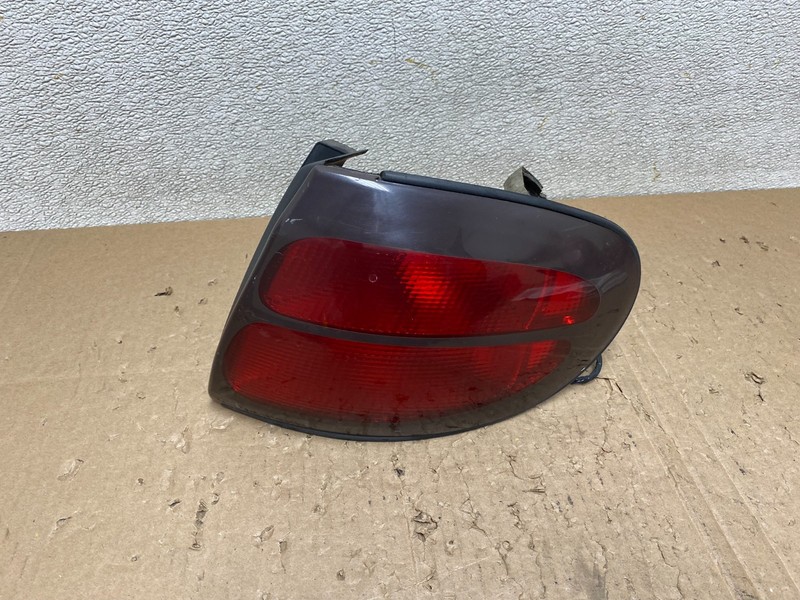 1998 to 1999 Ford Taurus Wagon Right Passenger RH Side Tail Light OEM U0590 DW