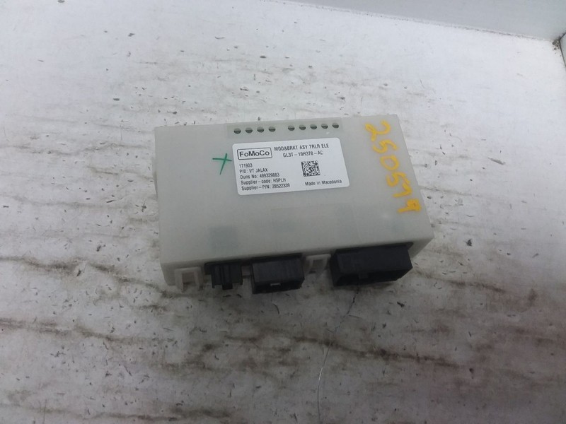 Trailer Towing And Light Control Module Fits 16-18 FORD F150 PICKUP 1748040