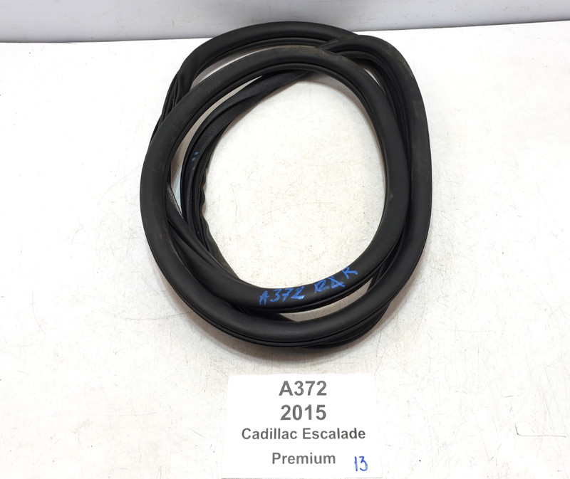 ✅ 15-20 OEM Cadillac Escalade Rear Right Passenger Door Body Weatherstrip Seal