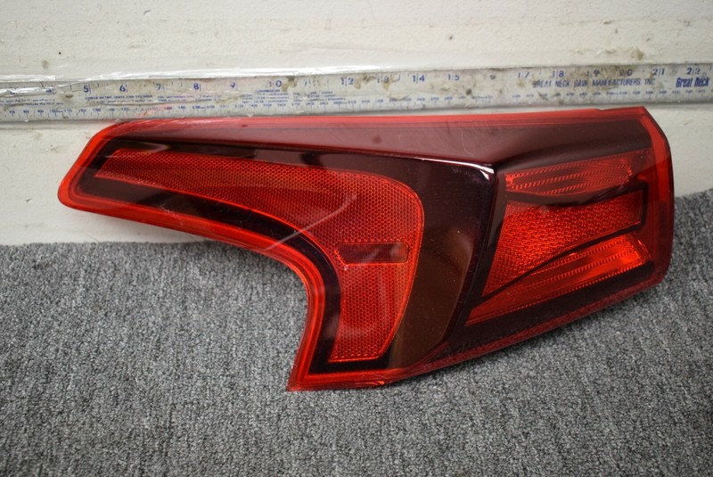 2019-2020 HYUNDAI SANTA FE TAIL LIGHT LEFT SIDE FACTORY OEM