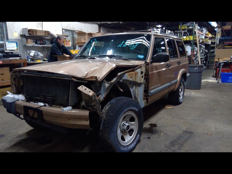 CHEROKEE2000 Seat Belt Front 1539085
