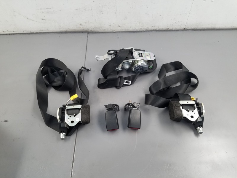 2011 Mercedes Benz AMG E 63 Seat Belt Partial Set #8509 H5
