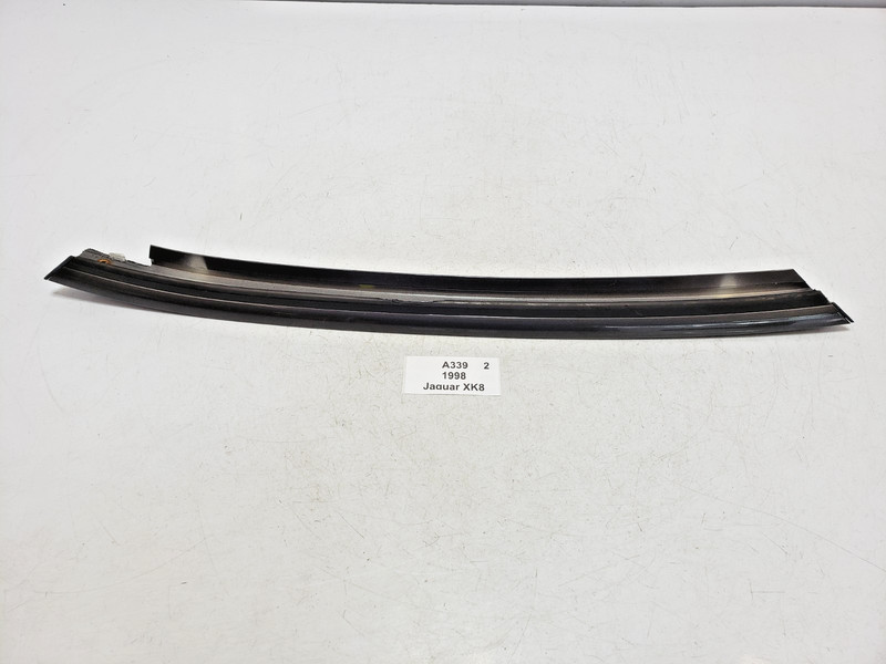 ✅ 97-06 OEM Jaguar XK8 Front Left Driver Side Exterior Molding Weatherstrip