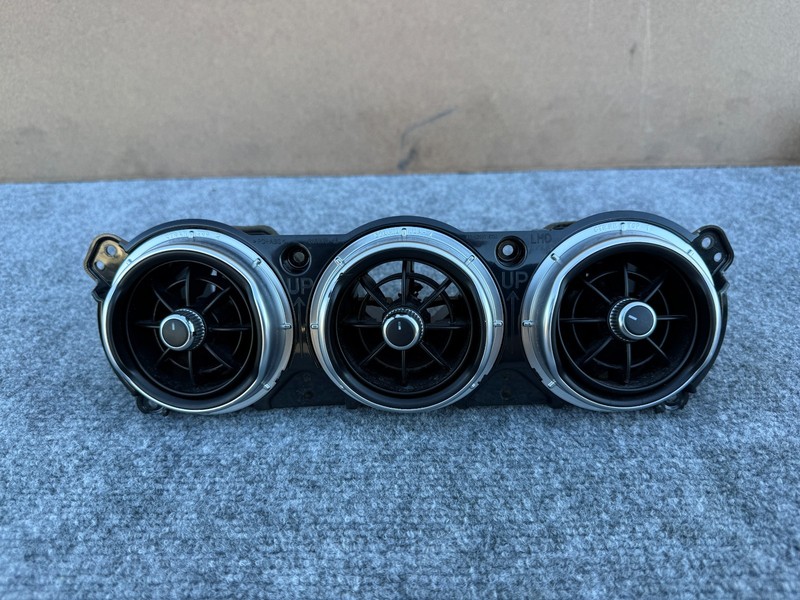 KIA STINGER 2018-2023 OEM DASHBOARD CENTER DUCT AC VENTS VENT ASSEMBLY