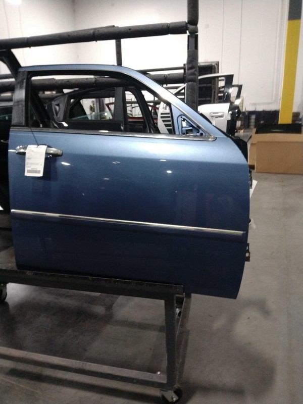 2007 Chrysler 300 Right Front Door Blue OEM Used 128K Miles - Part #22923
