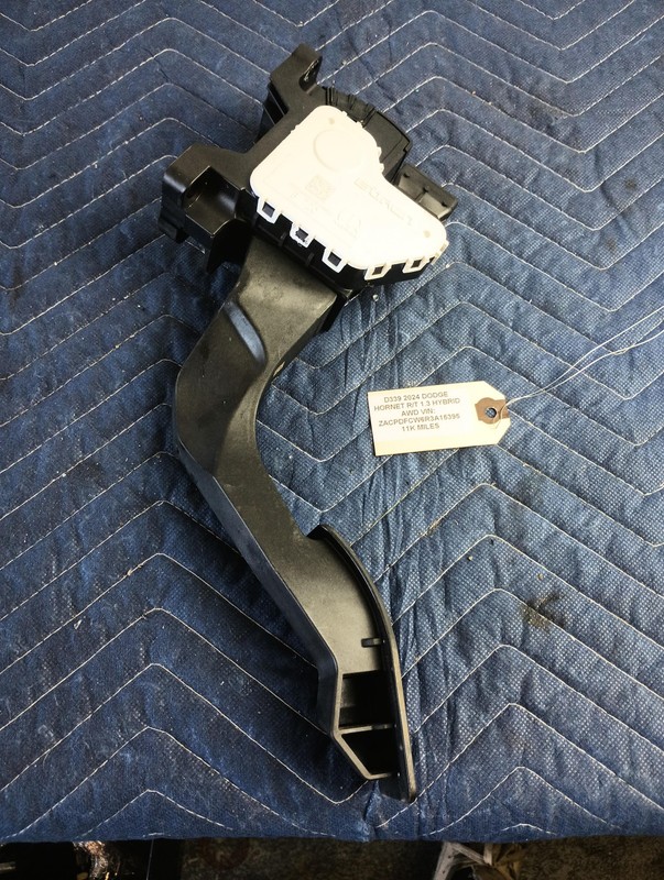 Used Oem Dodge Gas Accelerator Pedal for 2024 Hornet Hybrid 1.3L AWD