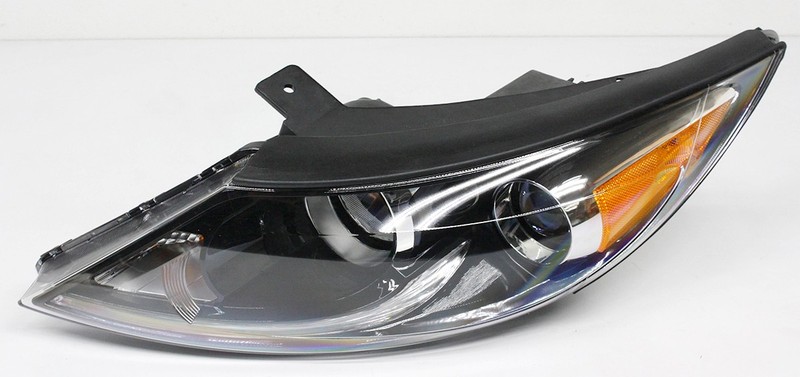 OEM Left Driver Side Halogen Headlamp For KIA Sportage LX, EX 92101-3W710
