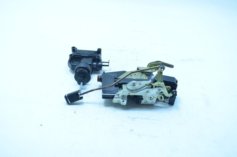 96-02 MERCEDES-BENZ R129 SL320 FRONT RIGHT PASSENGER SIDE DOOR LOCK LATCH OEM