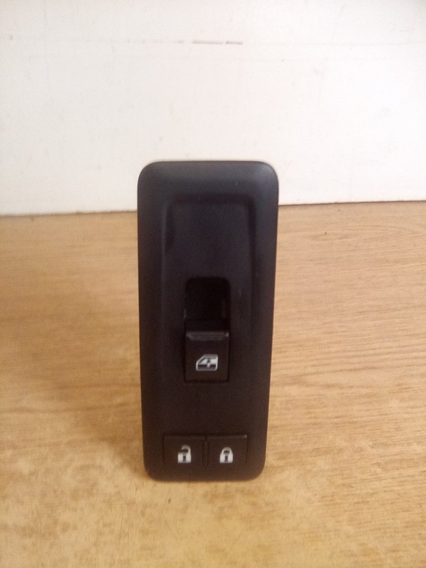 International MV607 Window Switch 4061968C4