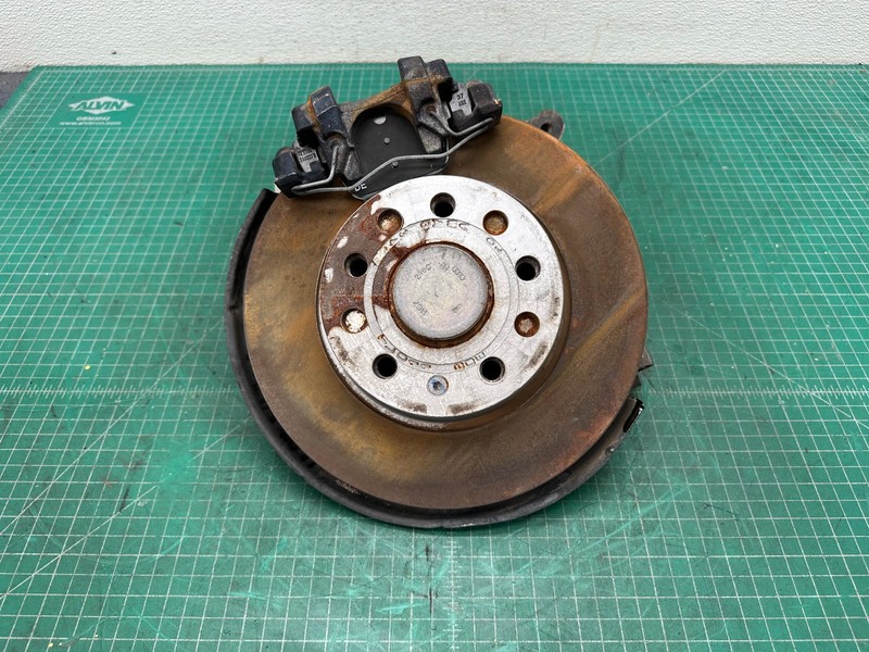 17-20 Audi A3 Sedan REAR RIGHT SIDE SPINDLE KNUCKLE W/ HUB SET OEM