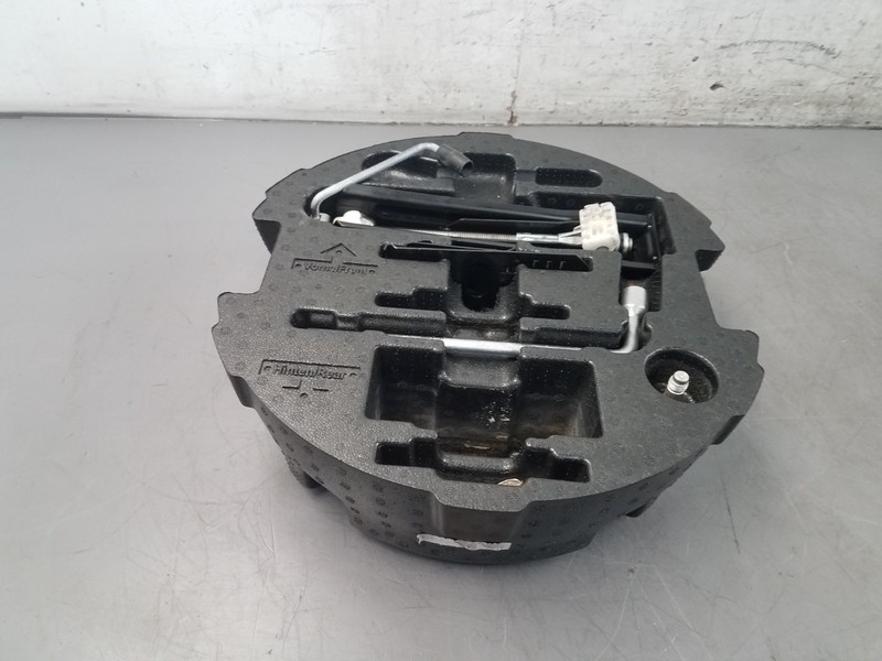 2012 Mercedes Benz AMG E 63 Tire Jack Kit #2691 VV9