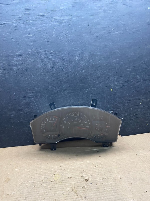 2005 to 2007 Nissan Armada Speedometer Cluster Gauge Q2324 DG