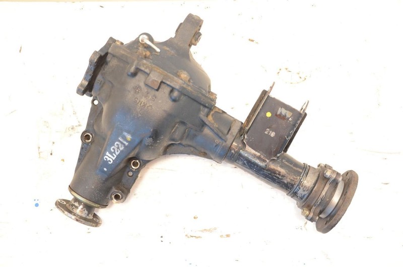 89-97 Nissan Pickup D21 6 Cylinder 4WD Front Differential Carrier Axle Assembly