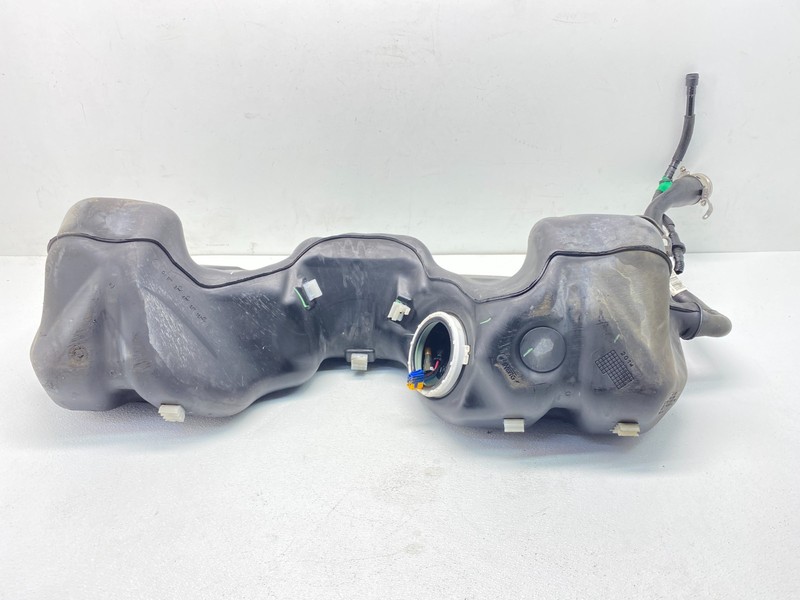 09-16 BMW E89 Z4 Fuel Gas Tank Reservoir Supply Tank Assembly 16117210637 OEM ✅