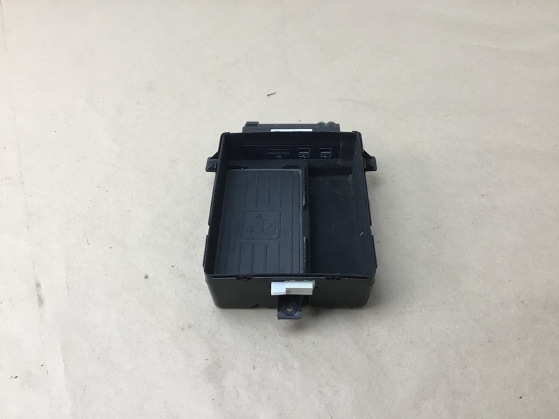 Audi A8 A8L D5 2019 Center Console Tray Wireless Phone Charger SD USB 19-23 :O