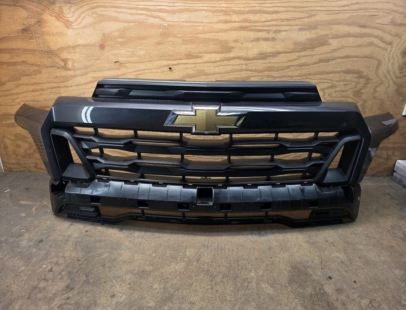 2023 2024 2025 CHEVROLET COLORADO FRONT LT GRILL GRILLE W/ Emblem OEM 85051667