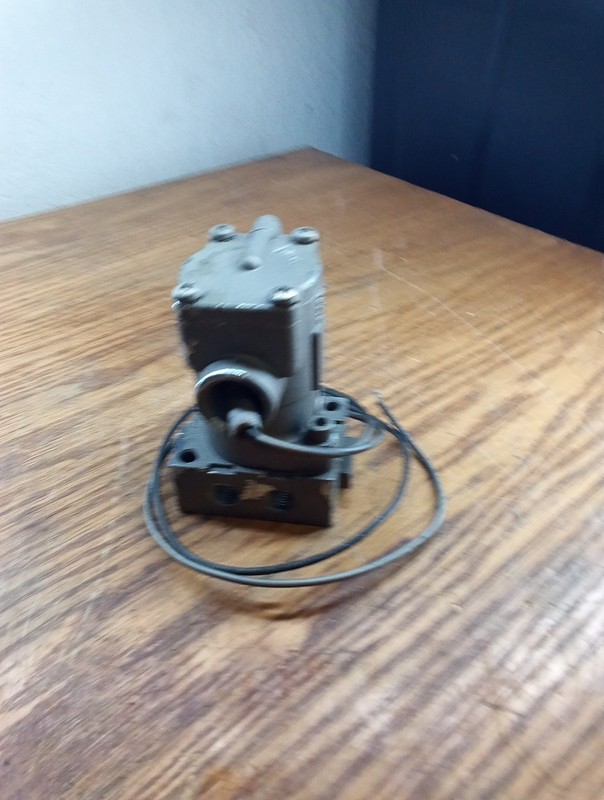 Bellows Valvair Parker K035-1033 Pilot Solenoid Valve